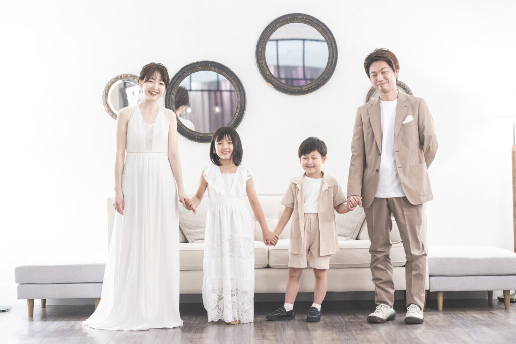 家族4人で残す、笑顔いっぱいの記念日フォト