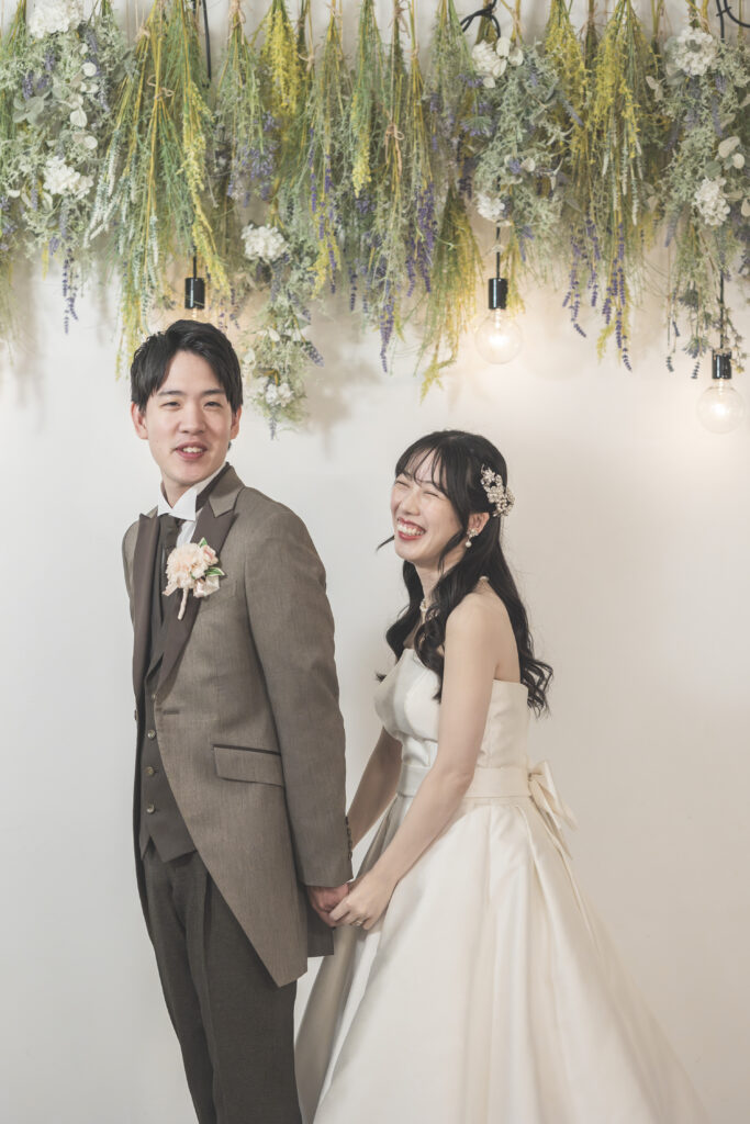 お腹の中の赤ちゃんと3人で残す、マタニティウェディングフォト