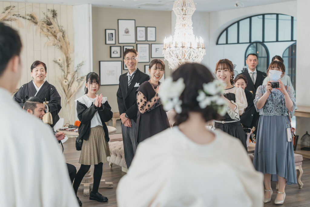 家族からの祝福に包まれて。大切な人と残すフォトウェディング