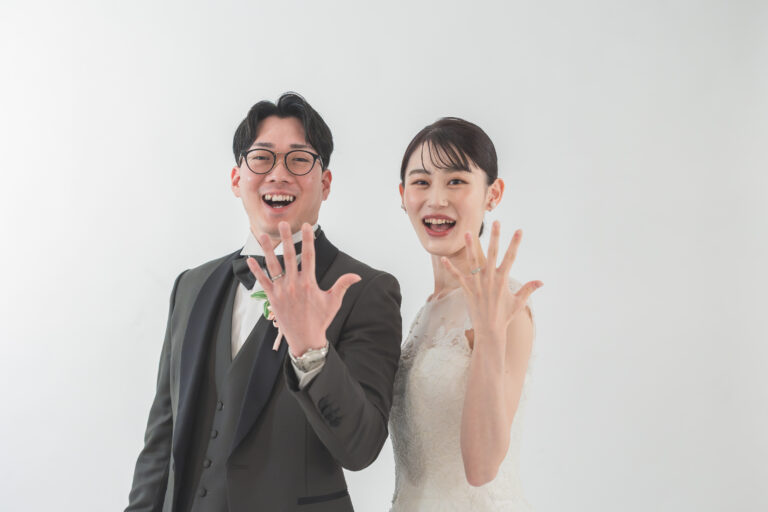 おふたりの好きなお笑いを取り入れて。オリジナルフォトウェディング