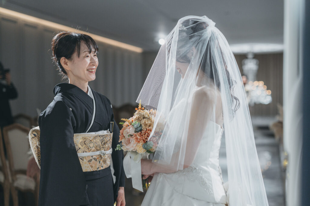 2着で楽しむ、家族との挙式のようなフォトウェディング
