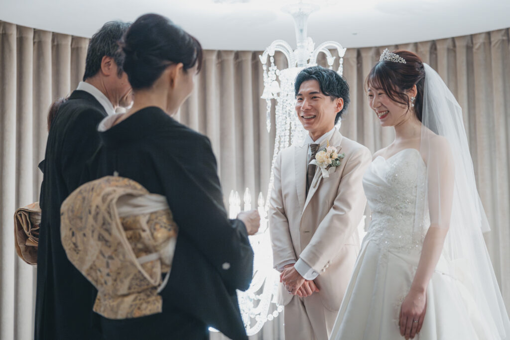 2着で楽しむ、家族との挙式のようなフォトウェディング