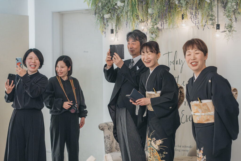 2着で楽しむ、家族との挙式のようなフォトウェディング