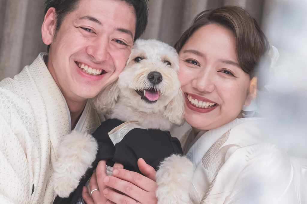 家族と愛犬そろって和装フォト。笑顔と拍手に包まれた撮影