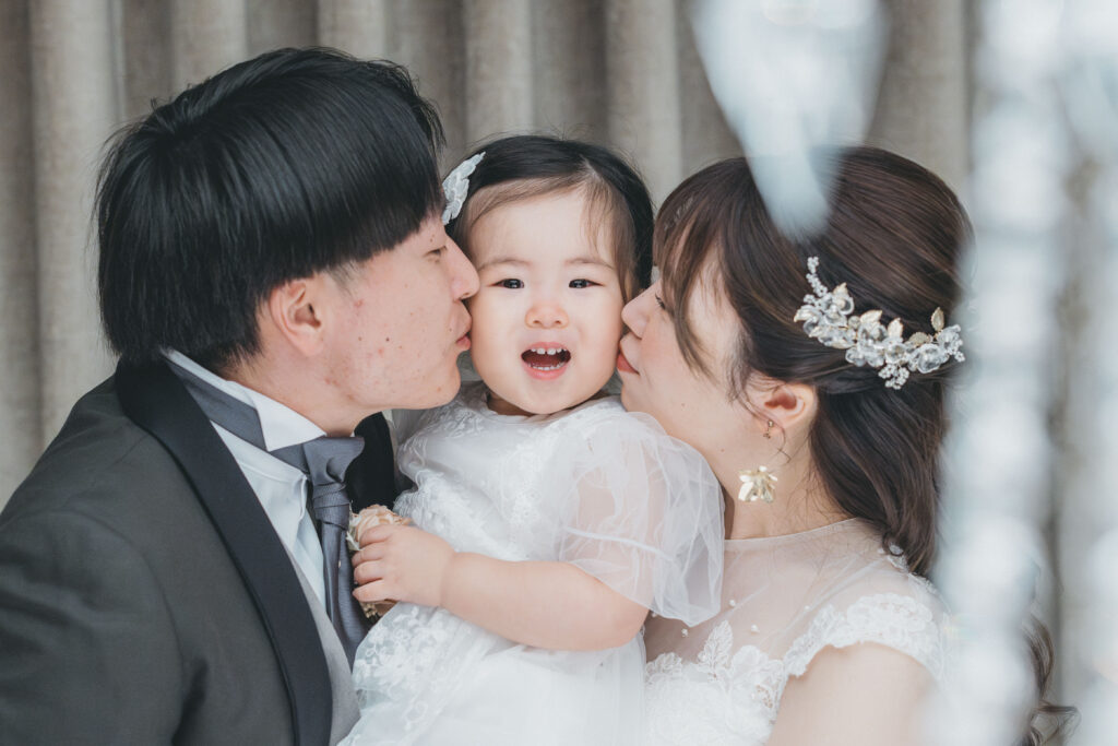 家族４人で残す、やさしくて可愛いフォトウエディング