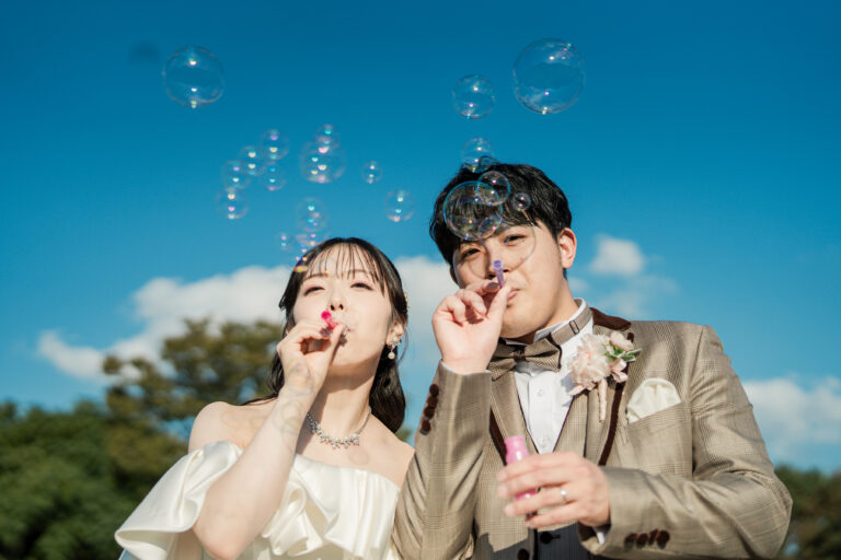 「笑顔と自然に包まれて ― おふたりらしい一日」