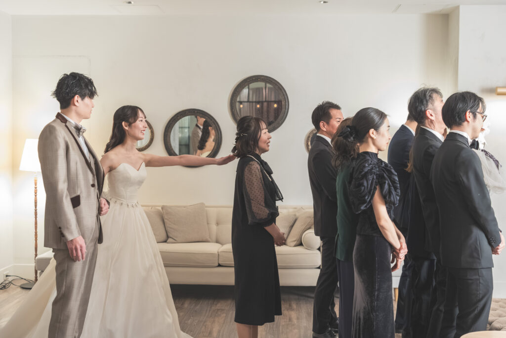 涙に包まれた感動のチャペルフォト