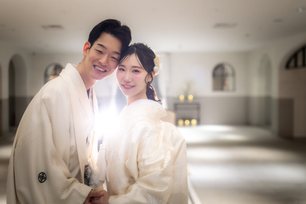 やさしい光に包まれて、ふたりの笑顔が重なる時間