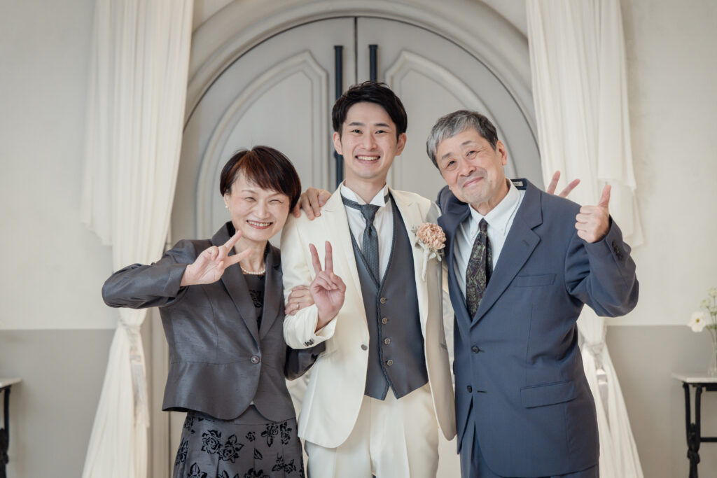 大切な人たちと迎える、笑顔いっぱいのウェディングフォト