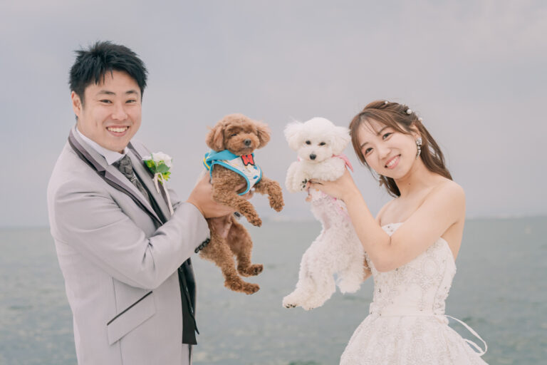 ふたりと、わんちゃんと。海辺で過ごすフォトウェディング